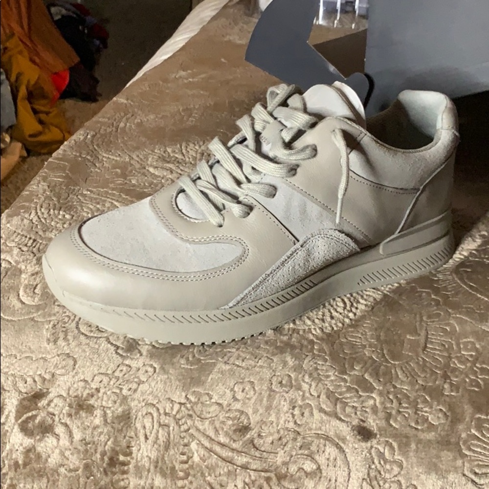 Everlane grey suede sneakers 👟